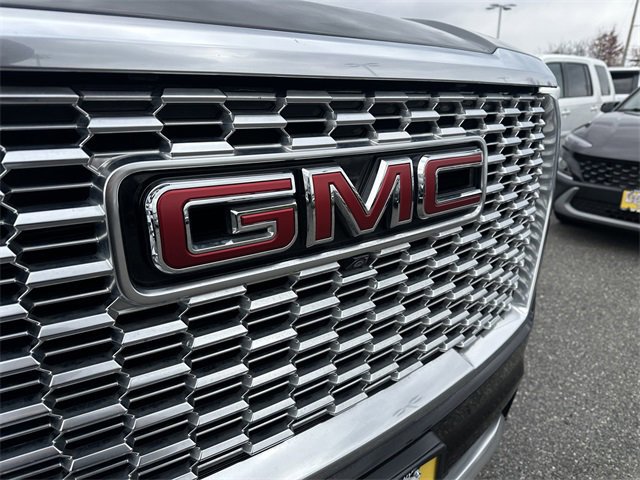 Used 2024 GMC Yukon XL Denali w/ Advanced Technology Package image 11