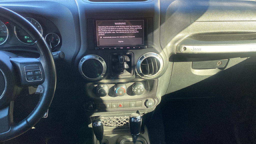 Used 2018 Jeep Wrangler Unlimited Sahara w/ Connectivity Group AWD/4WD image 20