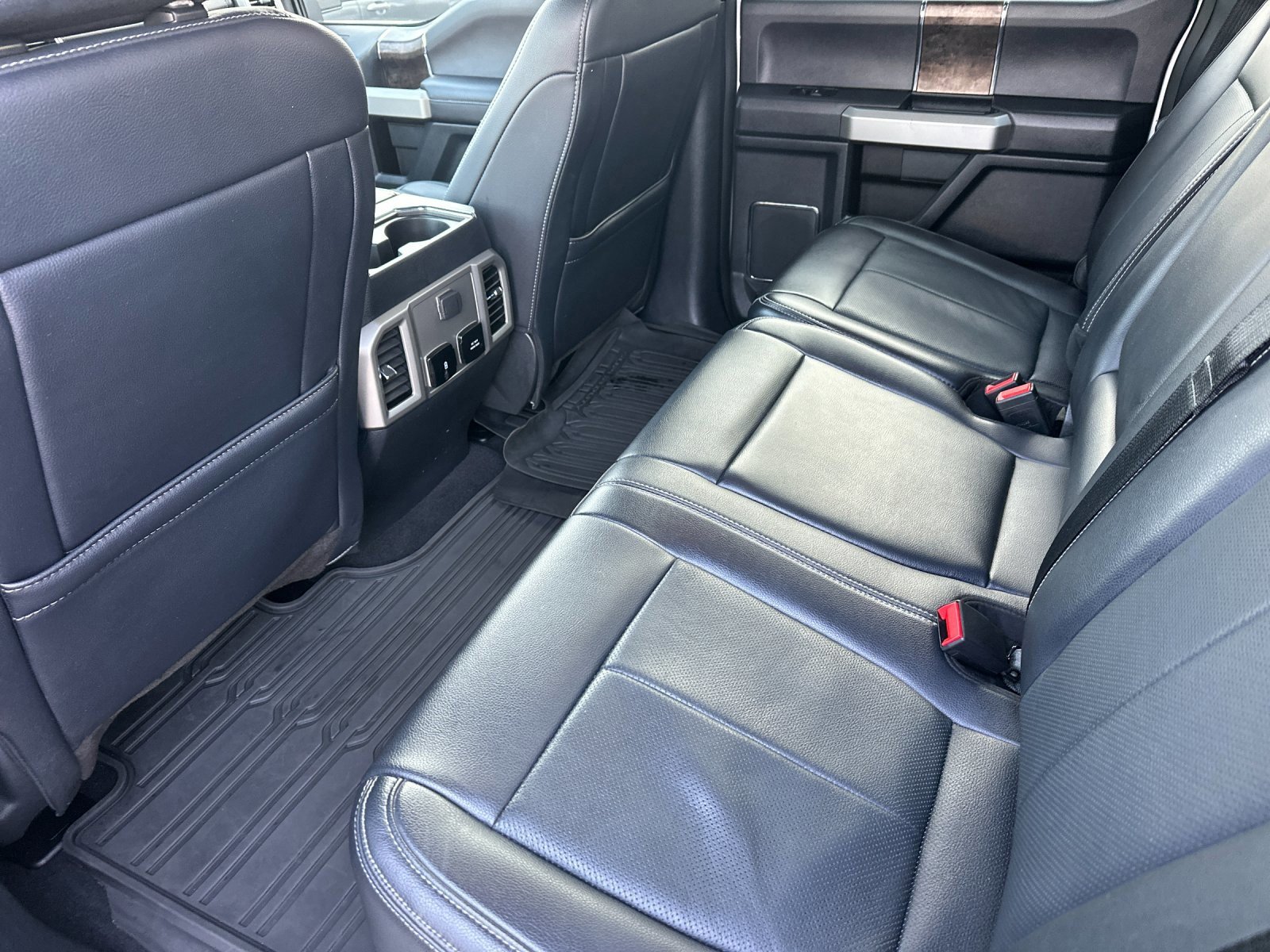 Certified 2022 Ford F350 Lariat w/ Black Appearance Package image 11