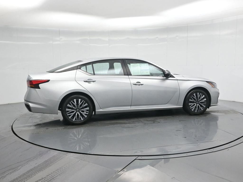 Used 2023 Nissan Altima 2.5 SV image 12