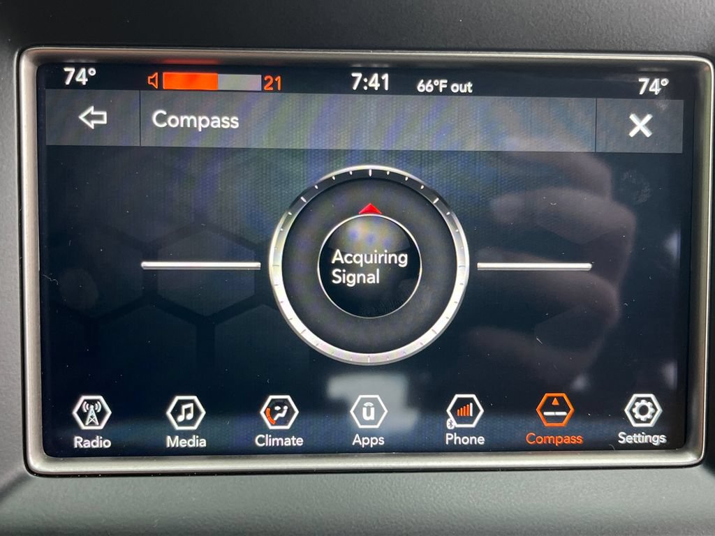 Used 2018 Jeep Grand Cherokee Laredo AWD/4WD image 28