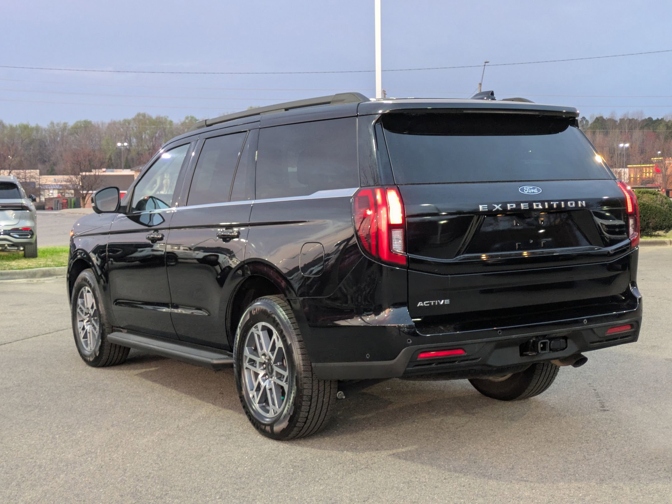 Certified 2025 Ford Expedition Active image 3