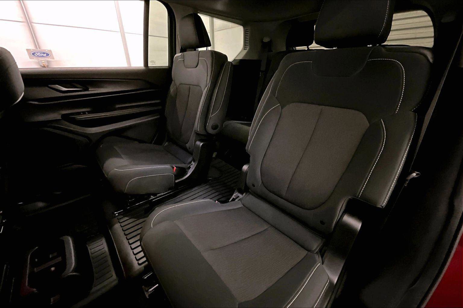 Used 2023 Jeep Grand Cherokee L Laredo image 25