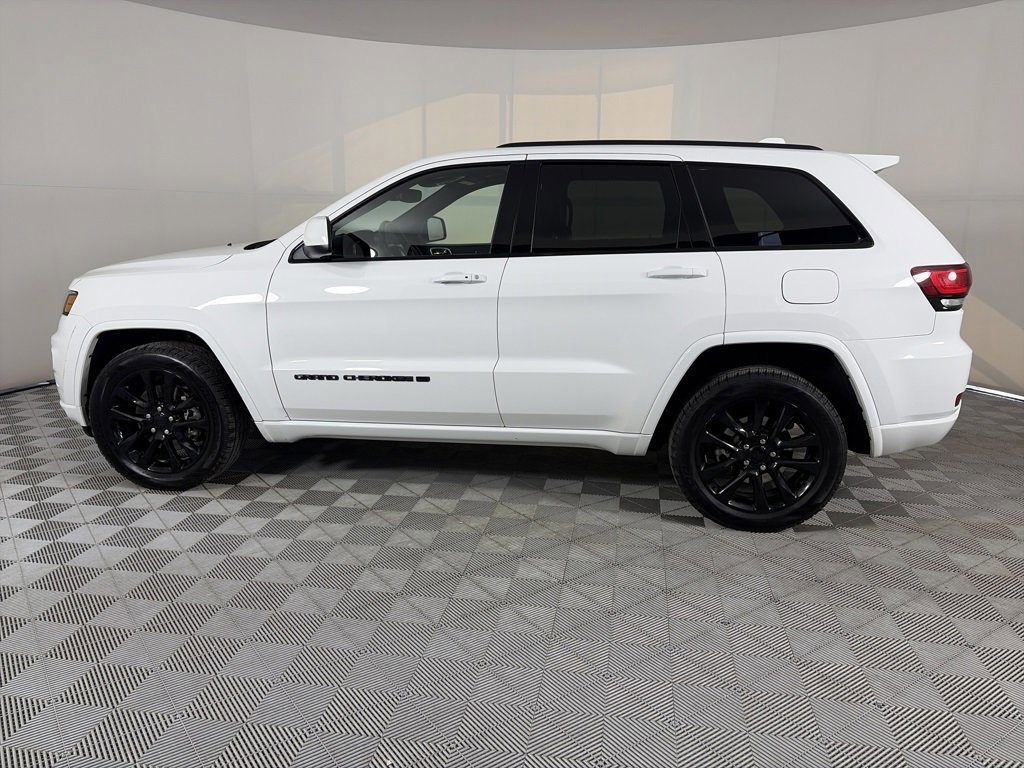 Used 2022 Jeep Grand Cherokee Laredo X image 2