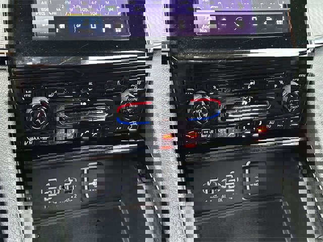 Used 2023 Jeep Grand Cherokee Altitude image 11