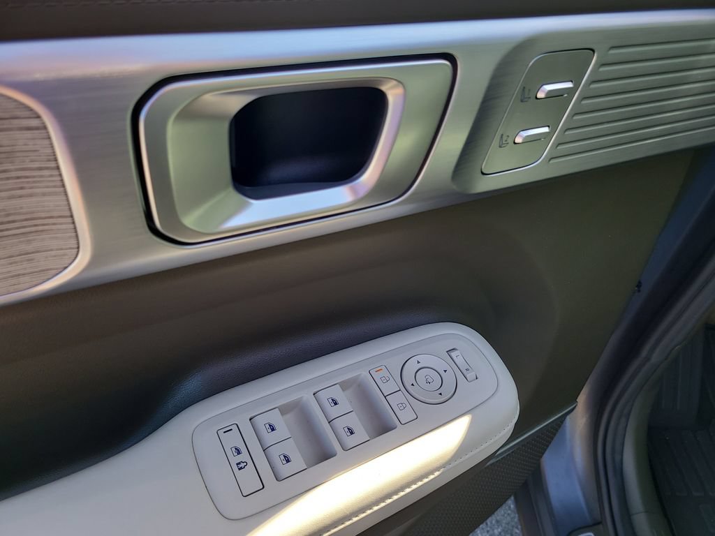 Used 2025 Hyundai Santa Fe Calligraphy FWD image 15