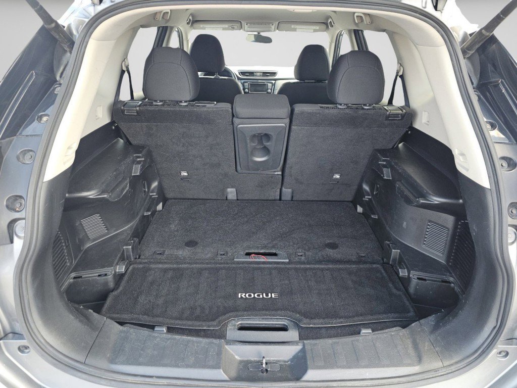 Used 2018 Nissan Rogue SV AWD/4WD image 24