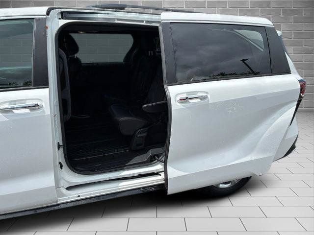 Used 2023 Toyota Sienna XSE w/ XSE Plus Package AWD/4WD image 10