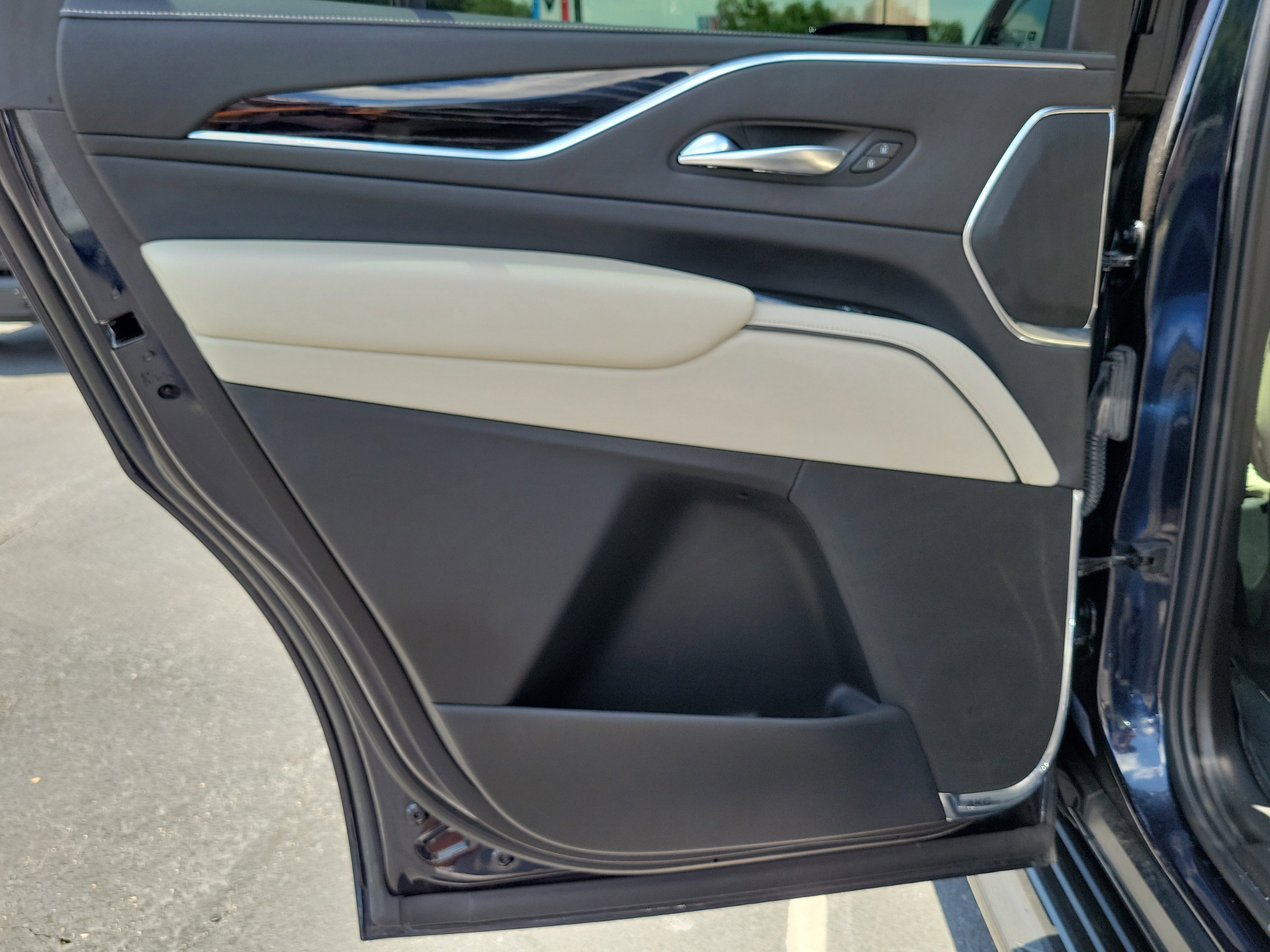 Used 2021 Cadillac Escalade Sport RWD image 12
