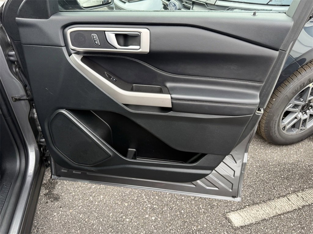 Certified 2024 Ford Explorer XLT image 39