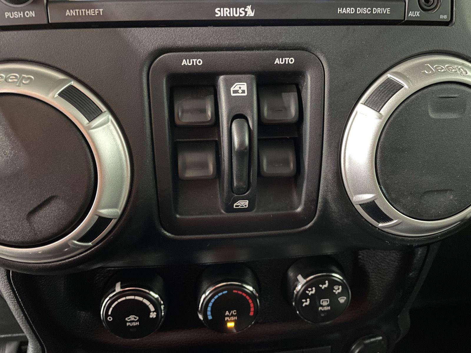 Used 2018 Jeep Wrangler Unlimited Sahara AWD/4WD image 36