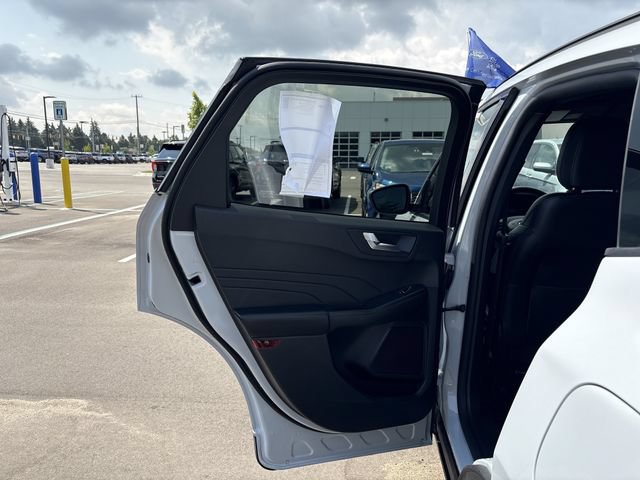 Certified 2025 Ford Escape ST-Line Select AWD/4WD image 22