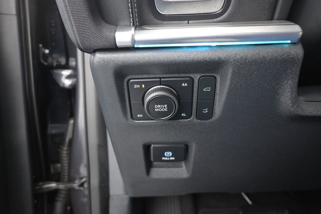 Certified 2025 Ford Expedition Platinum w/ Driver's Package AWD/4WD image 14