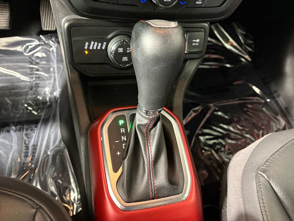 Used 2018 Jeep Renegade Trailhawk AWD/4WD image 21