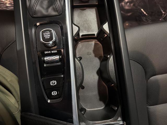 Used 2021 Volvo XC60 T5 Momentum w/ Premium Package image 27