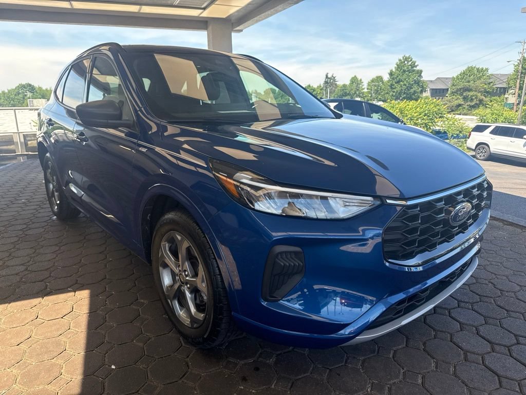Certified 2023 Ford Escape ST-Line w/ Tech Pack #1 AWD/4WD image 4
