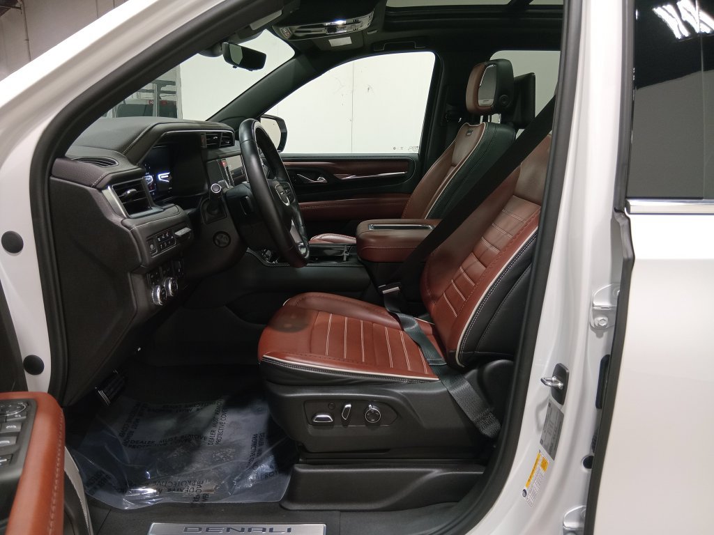 Used 2023 GMC Yukon XL Denali Ultimate AWD/4WD image 18
