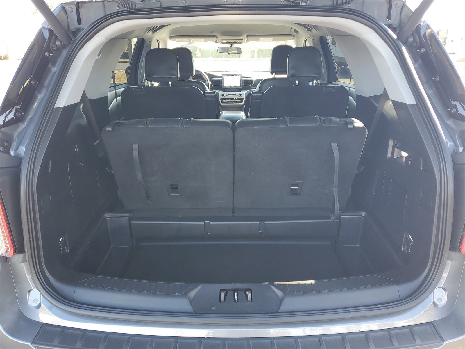 Certified 2022 Ford Explorer XLT w/ Equipment Group 202A image 8