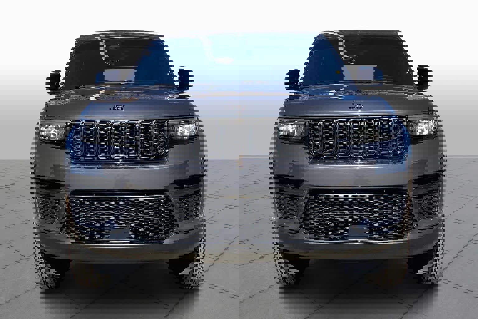 Used 2023 Jeep Grand Cherokee Altitude image 6