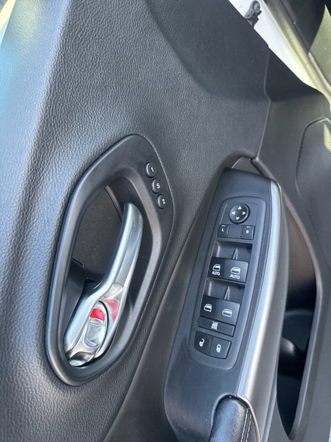 Used 2019 Jeep Cherokee Limited AWD/4WD image 18