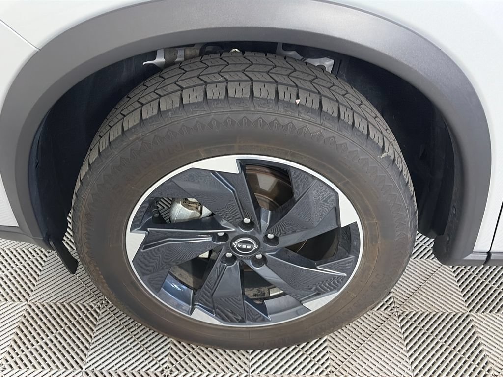 Used 2024 Nissan Rogue SV AWD/4WD image 8