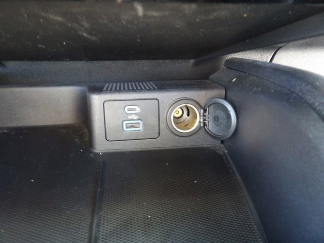 Certified 2022 Ford Escape SE w/ SE Sport Appearance Package image 15