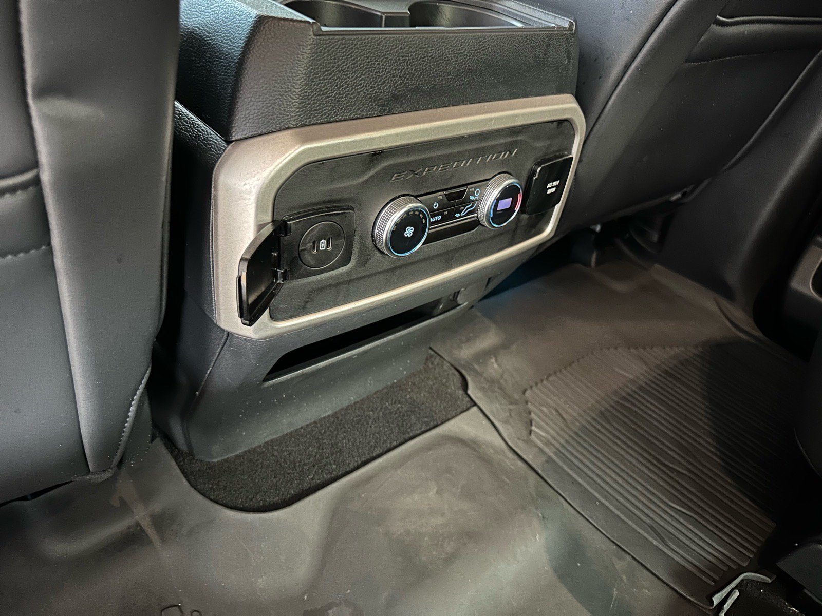 Certified 2024 Ford Expedition XLT RWD image 26