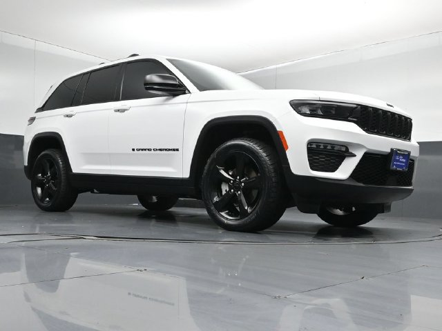 Used 2023 Jeep Grand Cherokee Limited w/ Black Appearance Package AWD/4WD image 36