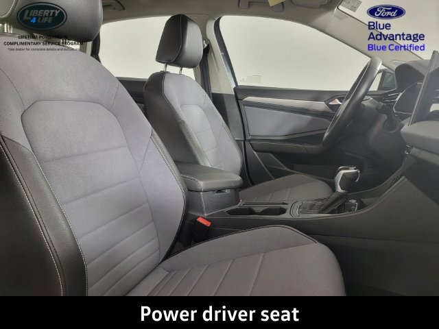 Used 2025 Volkswagen Jetta SE FWD image 20