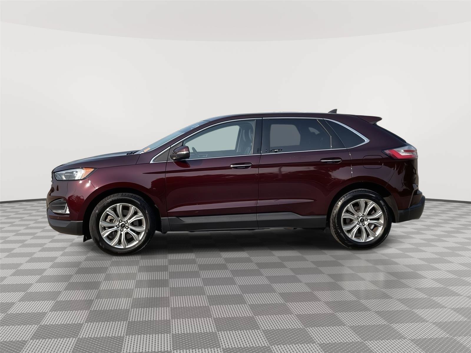Certified 2024 Ford Edge Titanium AWD/4WD image 2
