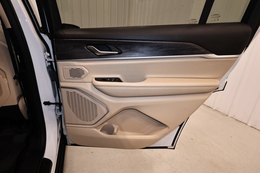 Used 2021 Jeep Grand Cherokee L Limited AWD/4WD image 20