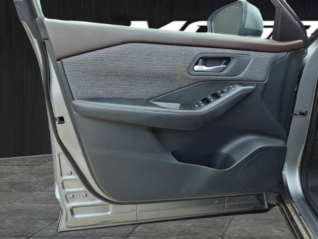 Used 2021 Nissan Rogue SV FWD image 21