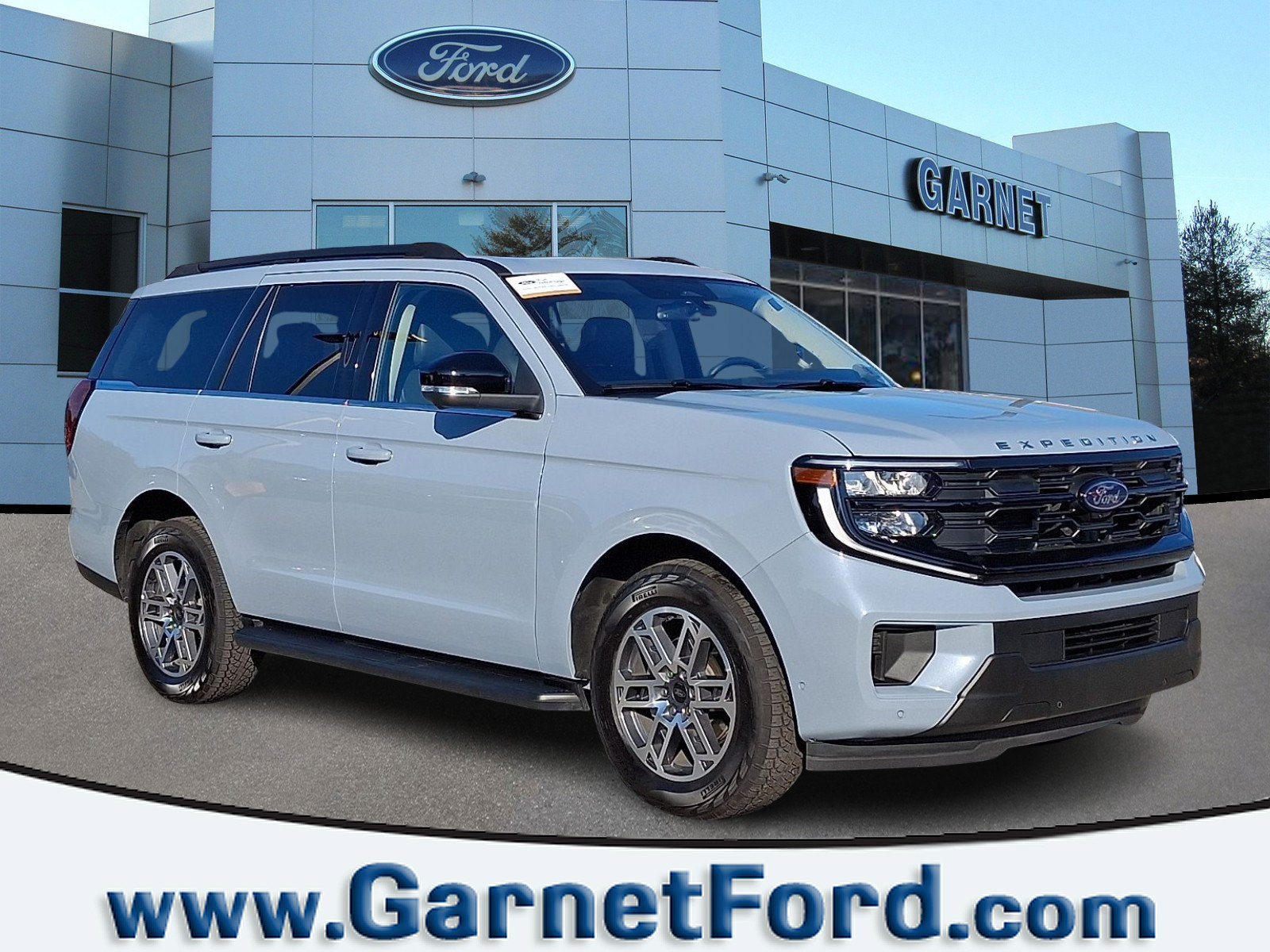 Certified 2025 Ford Expedition Active AWD/4WD image 1
