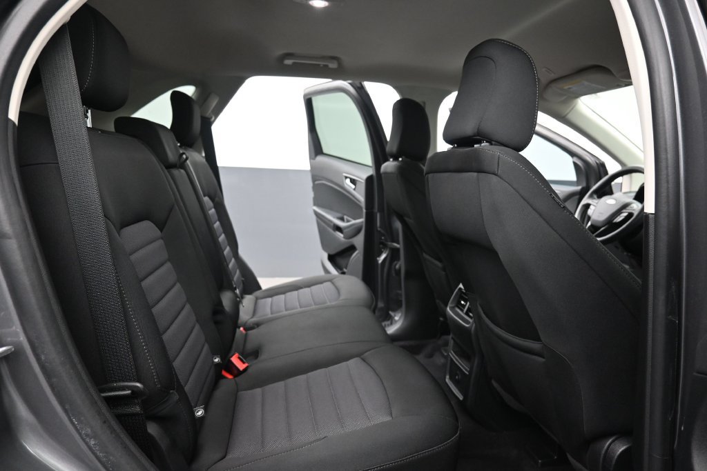 Certified 2024 Ford Edge SE w/ Black Appearance Package AWD/4WD image 9