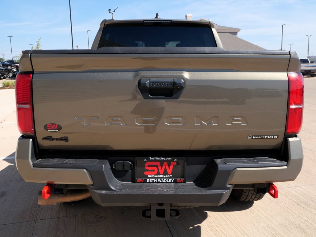 Used 2025 Toyota Tacoma TRD Off-Road AWD/4WD image 5