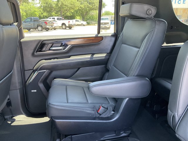 Used 2025 GMC Yukon XL Denali AWD/4WD image 10