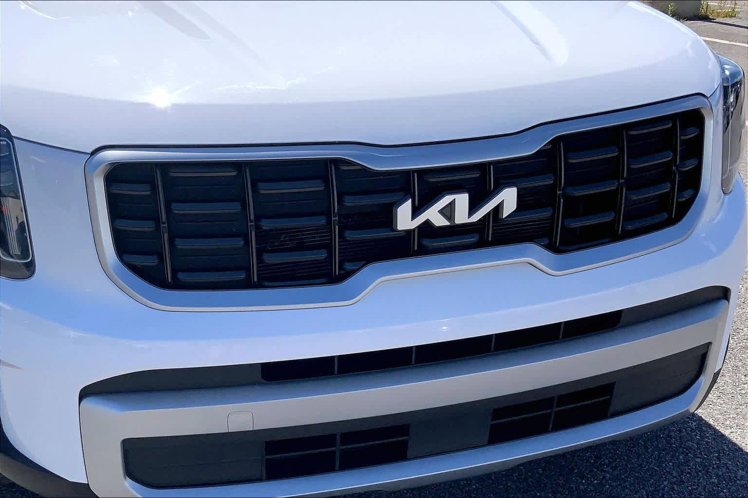 Used 2024 Kia Telluride S FWD image 28