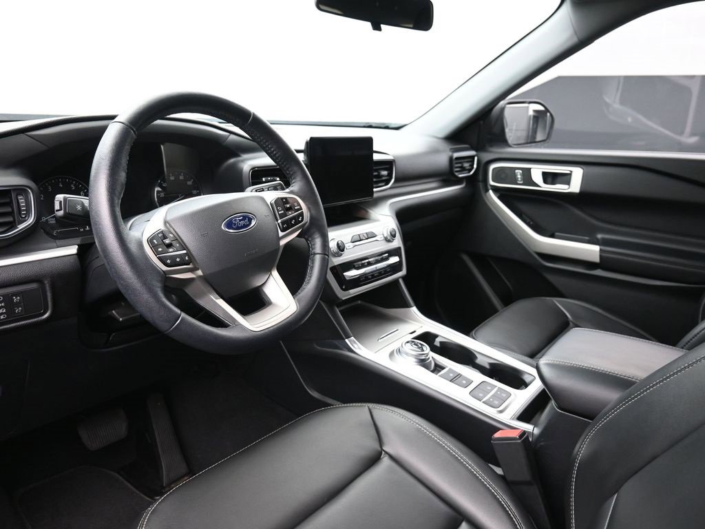 Certified 2021 Ford Explorer XLT w/ Equipment Group 202A image 19