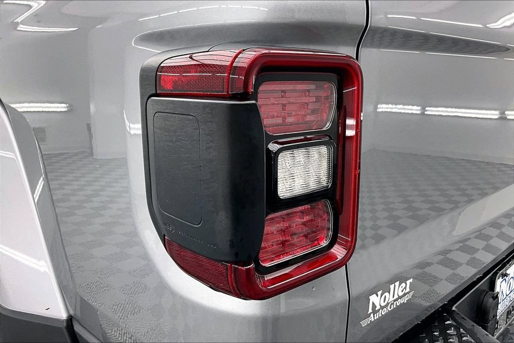 Used 2020 Jeep Gladiator Overland AWD/4WD image 31