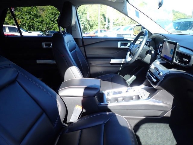 Certified 2022 Ford Explorer XLT w/ Equipment Group 202A image 11