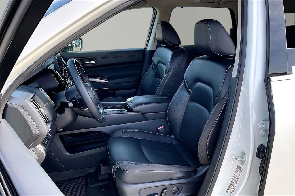 Used 2024 Nissan Pathfinder SL FWD image 25