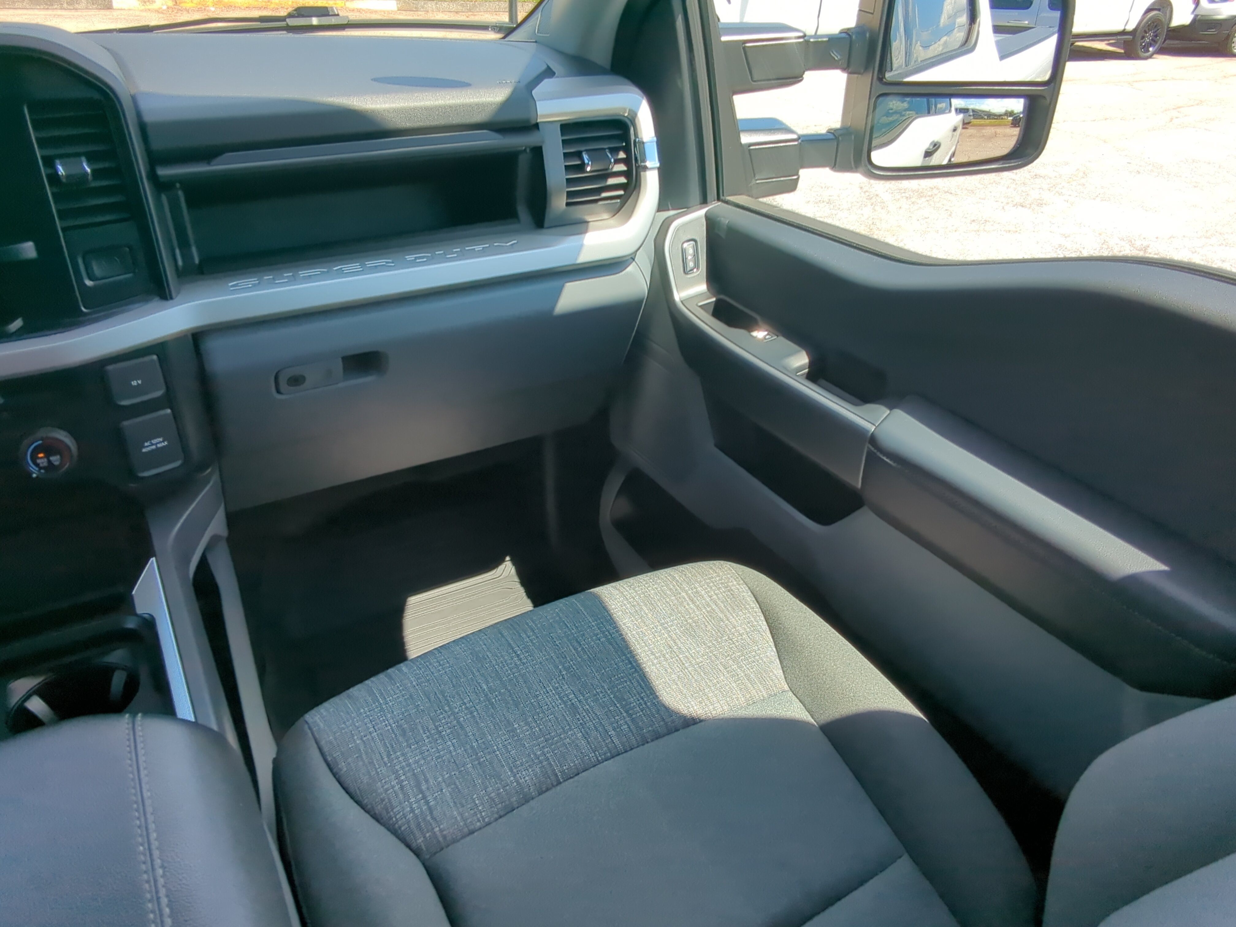 Certified 2025 Ford F250 XLT AWD/4WD image 15