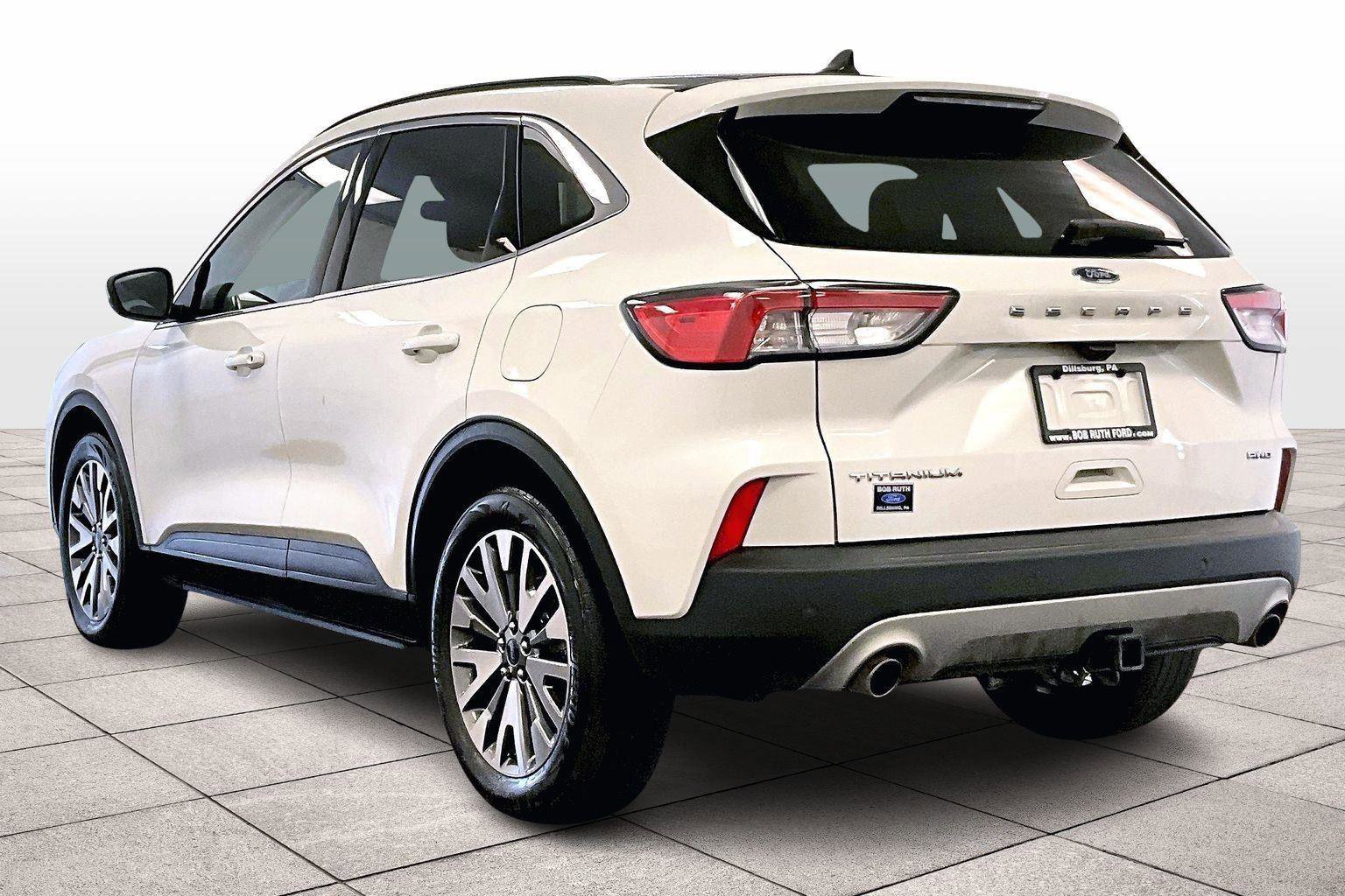 Certified 2022 Ford Escape Titanium w/ Class II Trailer Tow Package image 4