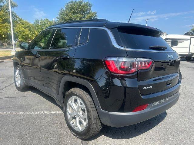 Used 2024 Jeep Compass Latitude AWD/4WD image 5