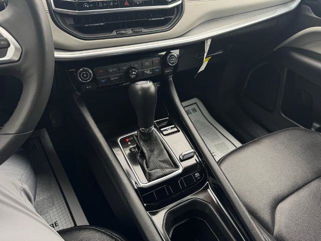 Used 2025 Jeep Compass Limited image 17