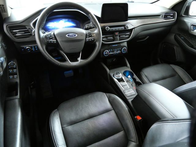 Certified 2020 Ford Escape Titanium w/ Titanium Premium Package 2.0 AWD/4WD image 4