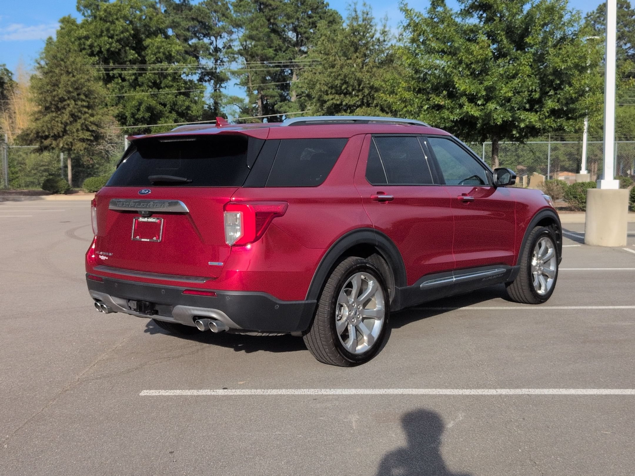 Certified 2020 Ford Explorer Platinum w/ Premium Technology Package AWD/4WD image 4