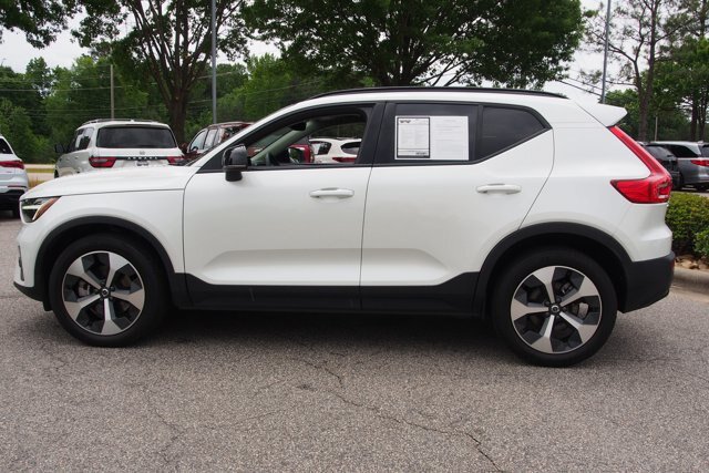 Used 2023 Volvo XC40 B5 Plus AWD/4WD image 5