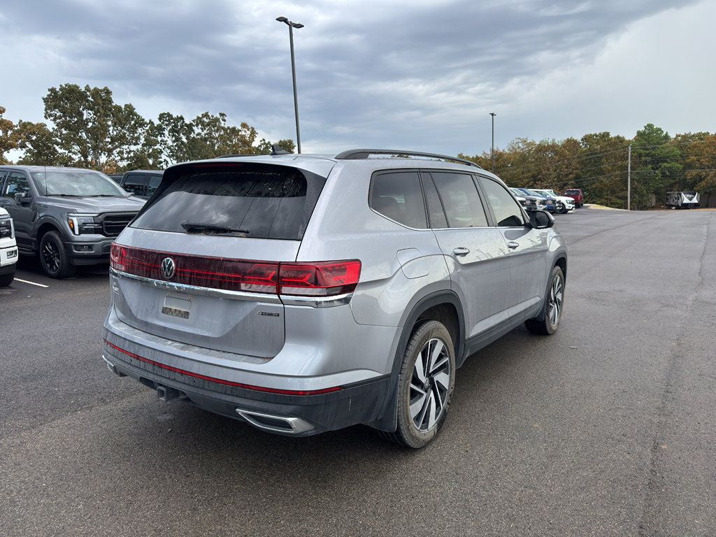 Used 2024 Volkswagen Atlas SE w/ Panoramic Sunroof Package FWD image 5