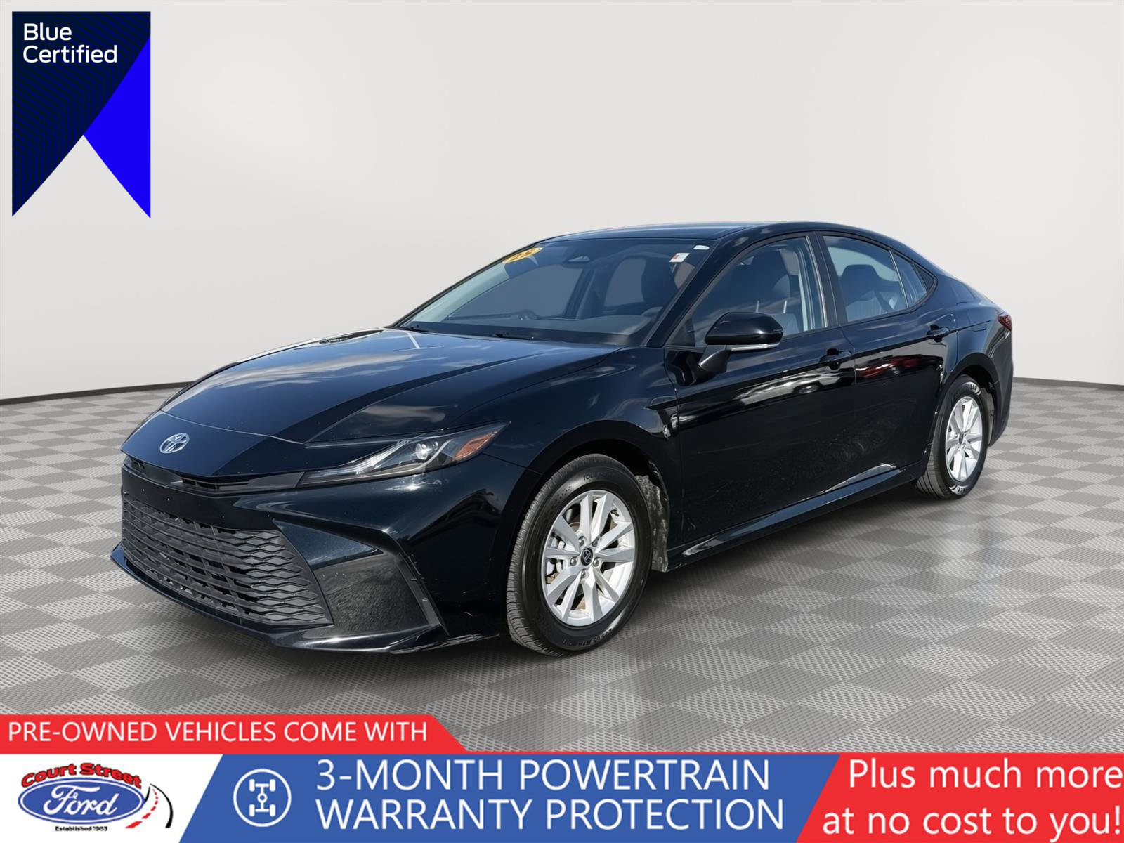 Used 2025 Toyota Camry LE image 1